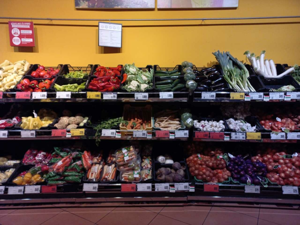 Vegetable prices in a Hungrian Spar