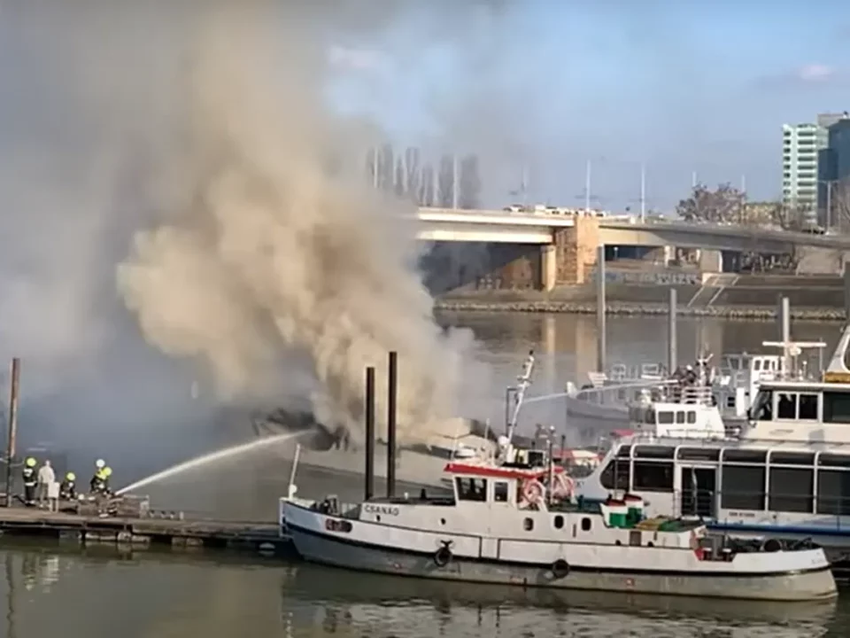 Budapest boat in fire