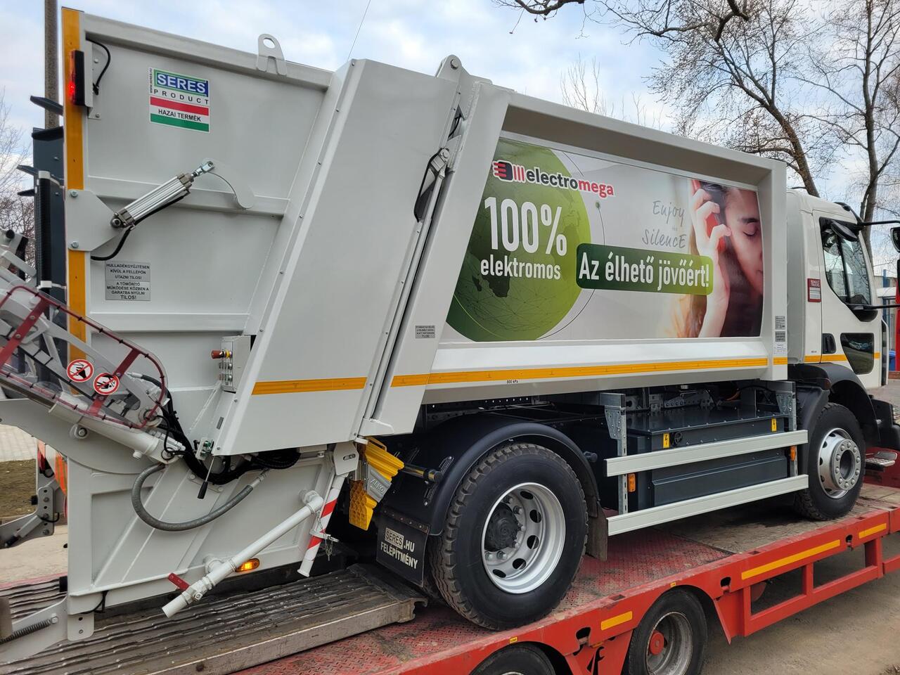 Vengono prodotti camion della spazzatura elettrici sviluppati in Ungheria