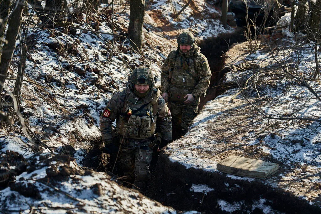 Hungarians Ukraine war trench