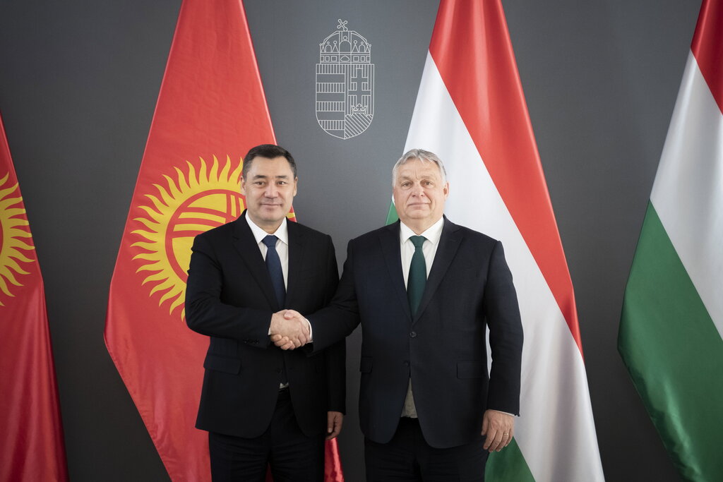 Orbán Japarov visita Budapest