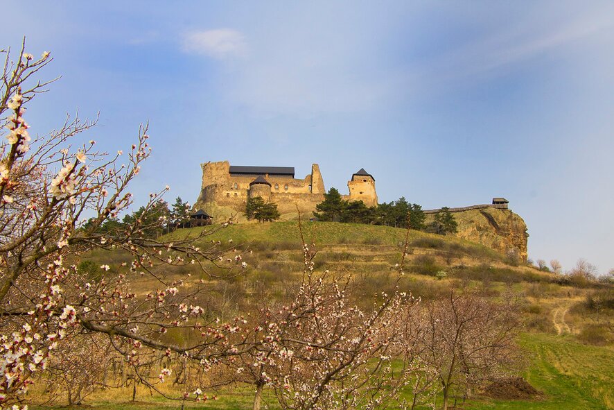قلعة بولدوجكي الربيع