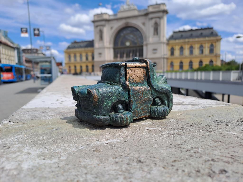 Kolodko mini statues Budapest