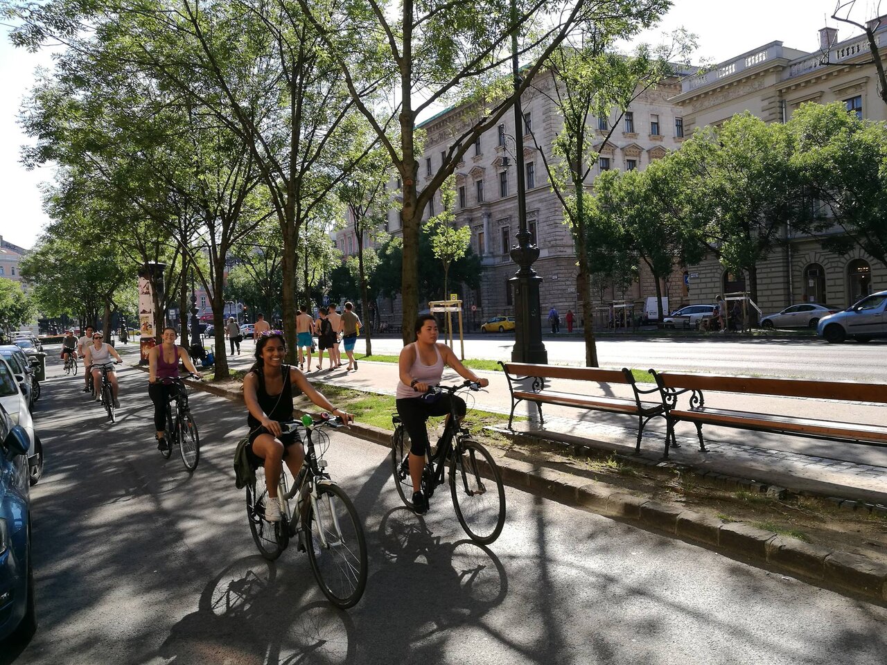 Andrássy Avenue in bicicletta