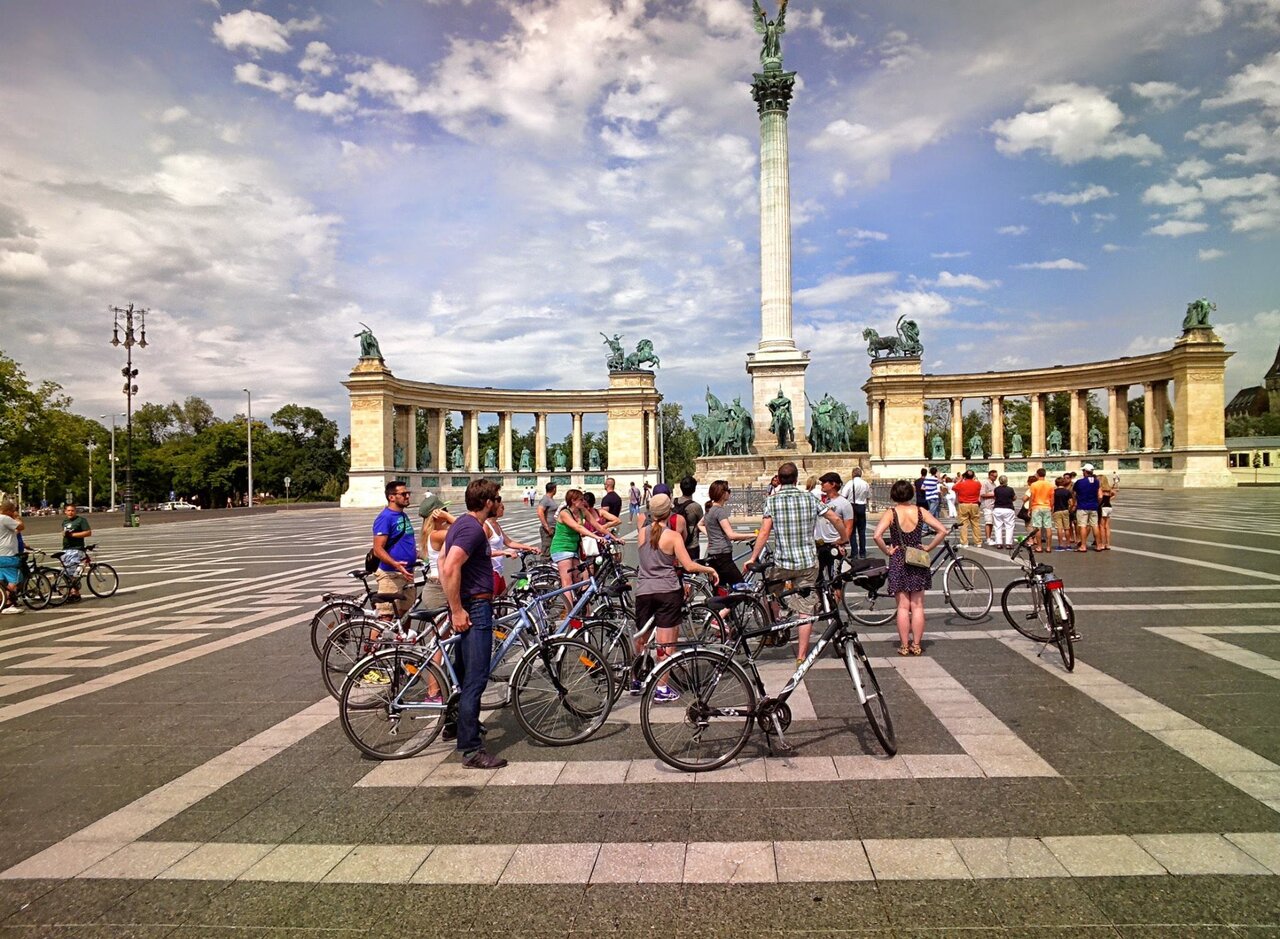 布達佩斯英雄廣場單車