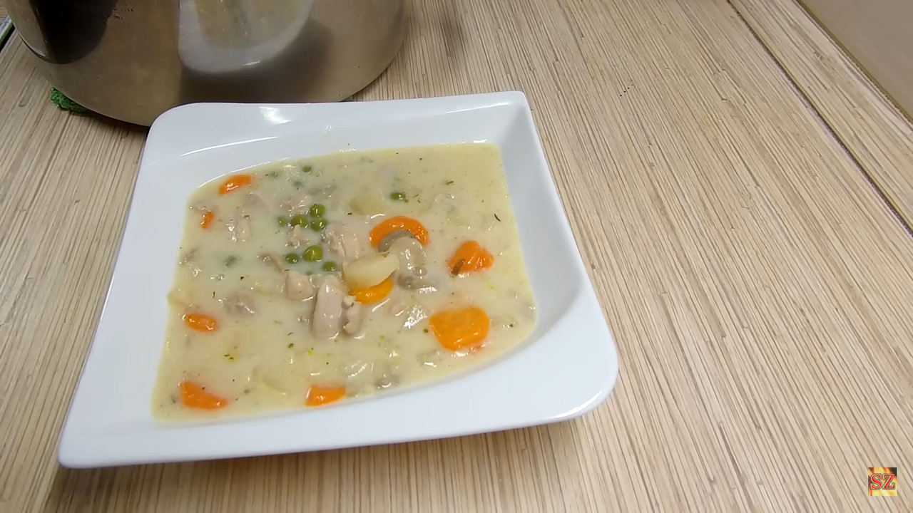 tárkonyos csirkeraguleves chicken ragout soup with tarragon