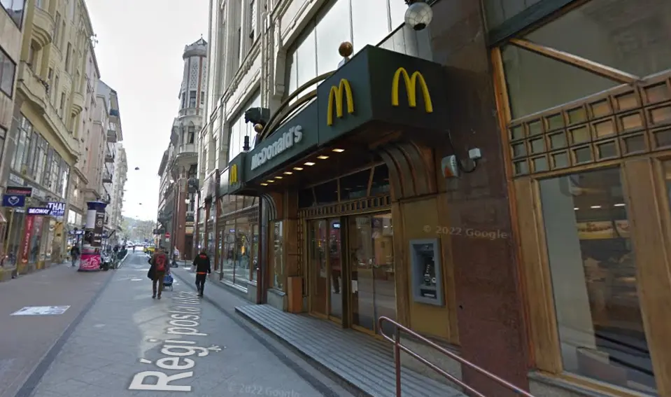 Újra megnyílt az első felújított McDonald’s Budapest belvárosában, Magyarországon