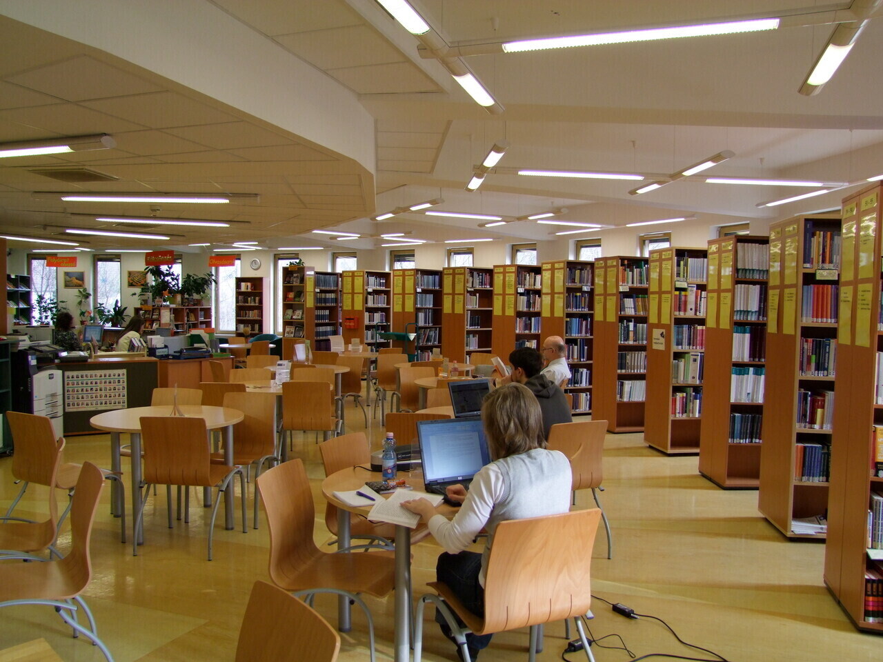 Bibliothek der Budapester Metropolitan-Universität