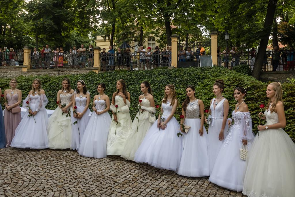 Anna Ball Lake Balaton girls