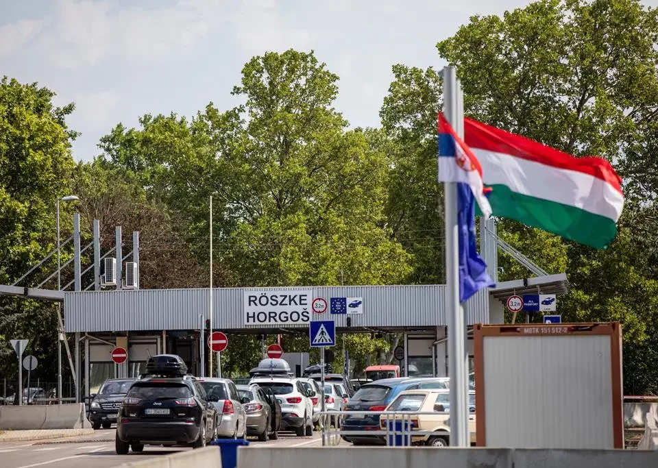 Hungary border crossing Röszke traffic guest workers