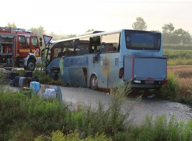 PHOTOS: Ukrainian bus had a serious accident in Hungary, many injured - Vimarsana News