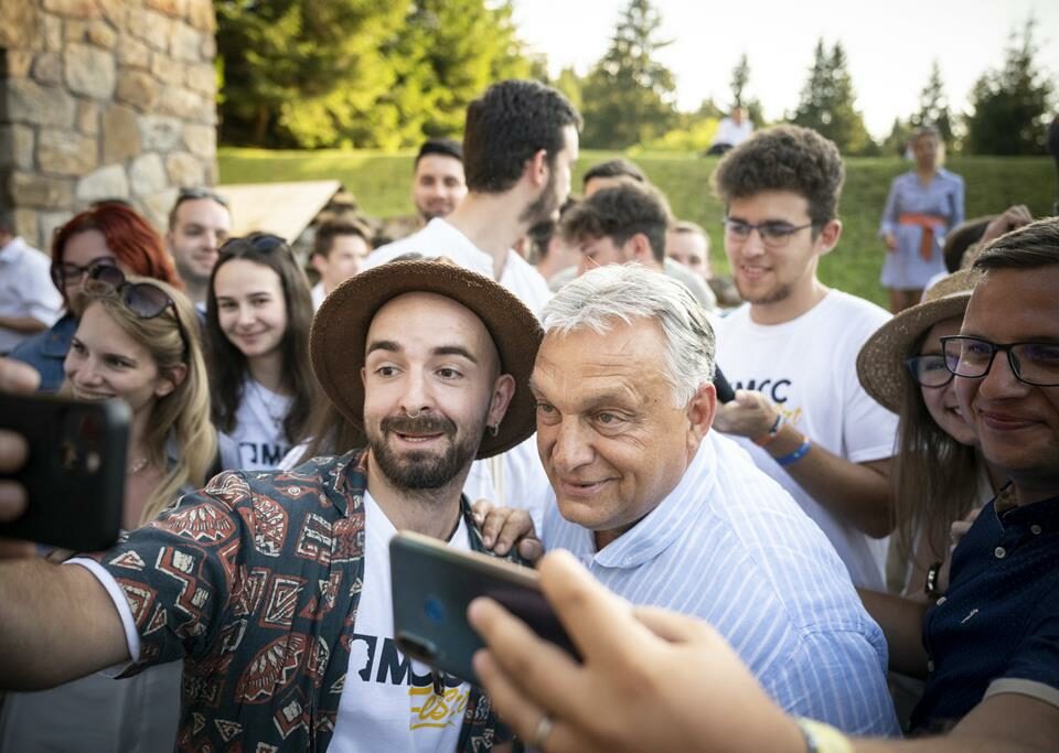 Viktor Orbán speech selfie