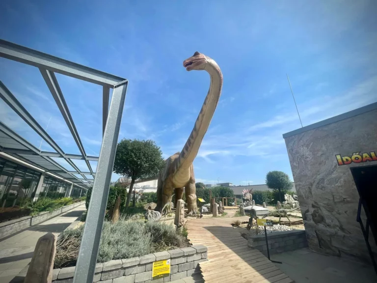 PHOTOS: Hungary's first Dinosaur Park opens in Budapest mall rooftop ...