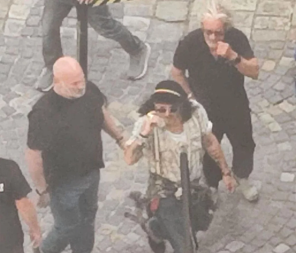 VIDEO, PHOTOS Johnny Depp spotted in Buda Castle, fans in ecstasy