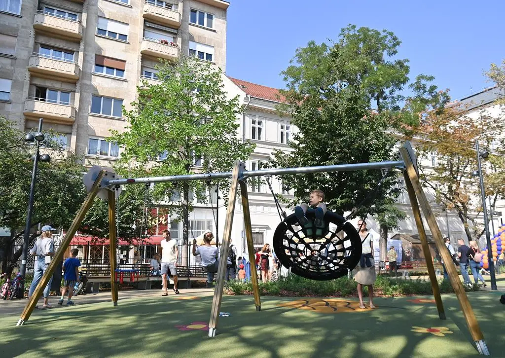 Renewed Budapest Hild Square