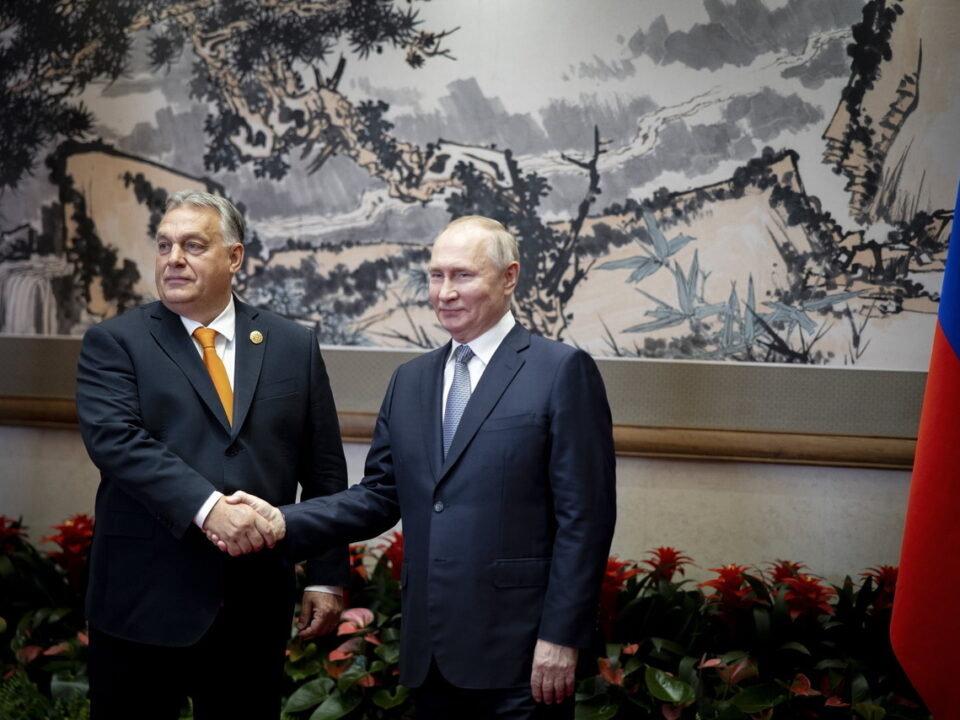 Orbán und Putin in Peking-China-Propaganda