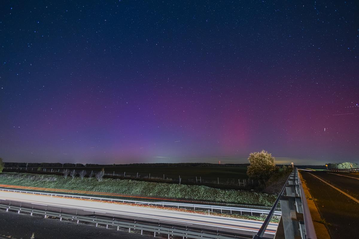 Breathtaking red aurora borealis visible in Hungary │ Szegedify