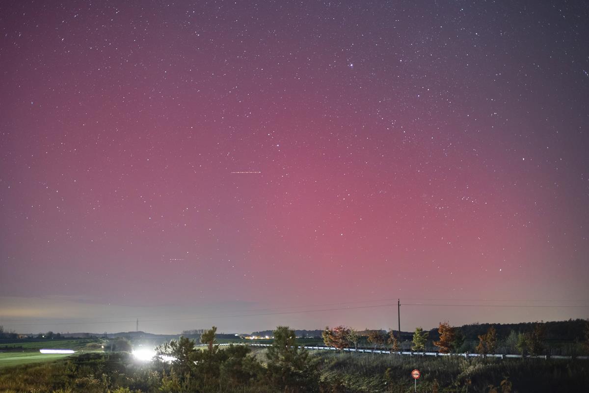 Breathtaking red aurora borealis visible in Hungary │ Szegedify