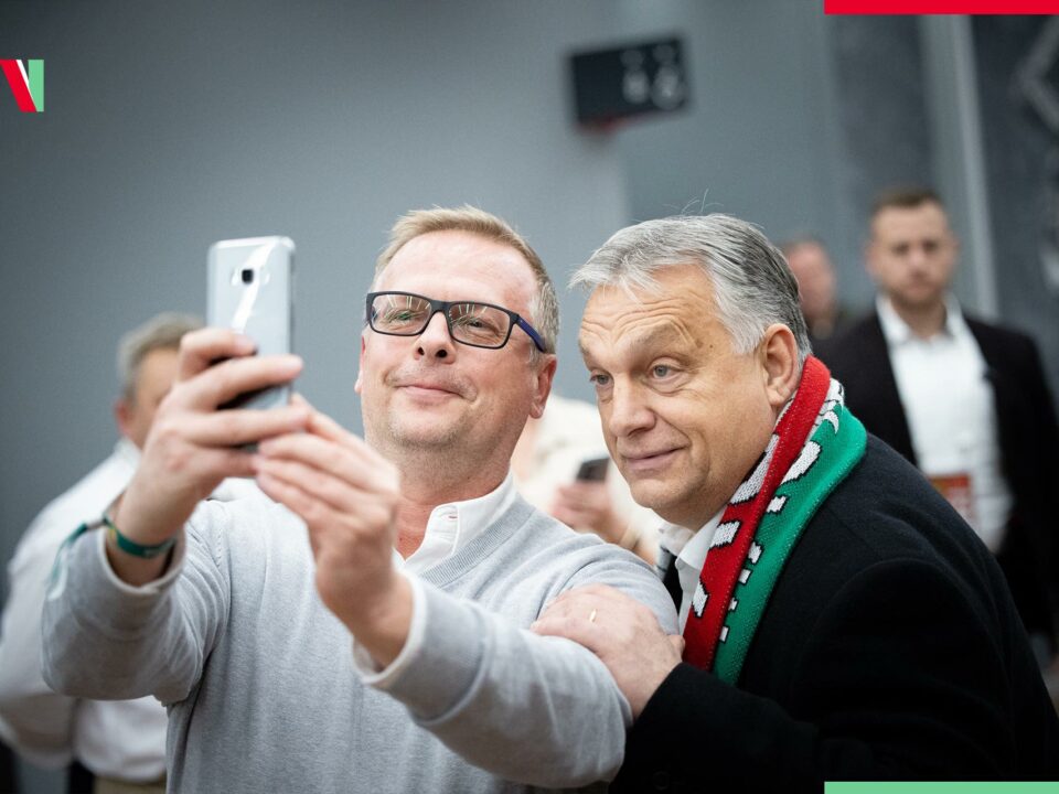 orbán selfie