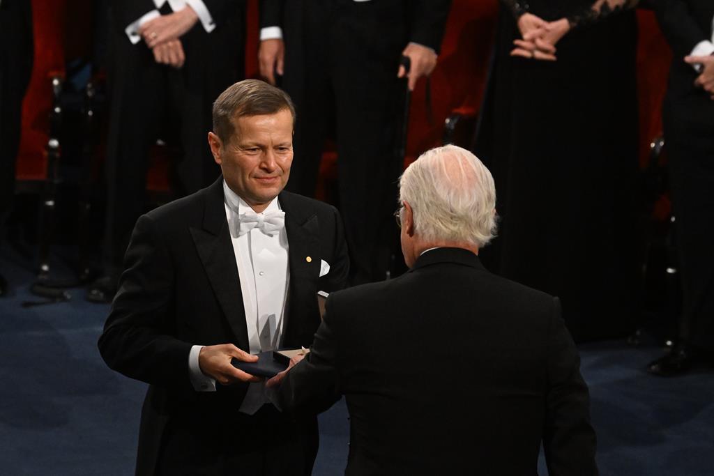 Le roi Karl Gustaf XVI a remis des prix Nobel aux scientifiques hongrois