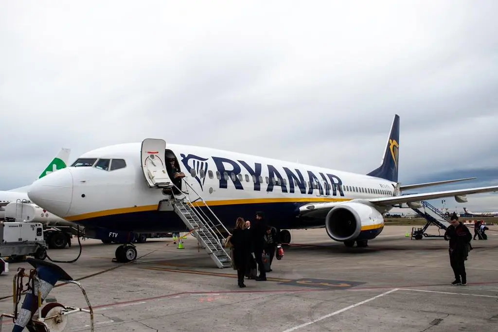 Ryanair nuevo vuelo Budapest combustible para aviones
