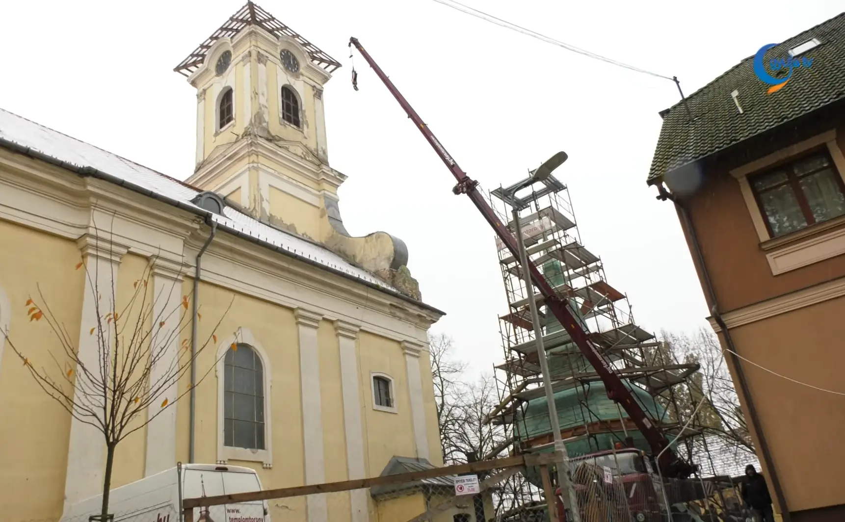 Fotók, videó: A magyar templomkupolában találtak időkapszulát