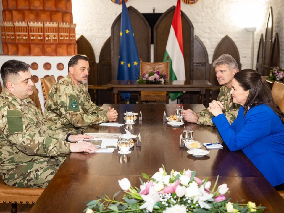 El jefe del Estado Mayor informa al presidente húngaro sobre cuestiones de defensa y seguridad
