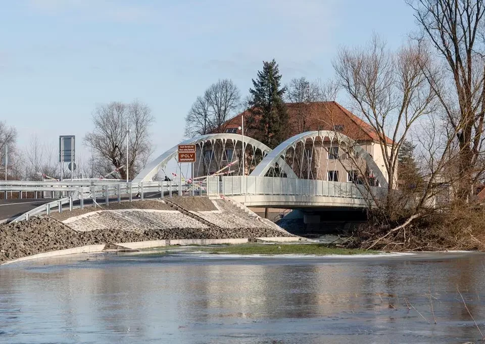 Nuevo puente Ipoly hacia Eslovaquia