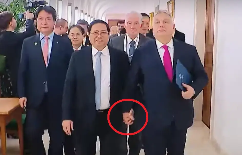 Premierminister Orbán geht Hand in Hand mit dem vietnamesischen Premierminister in Budapest