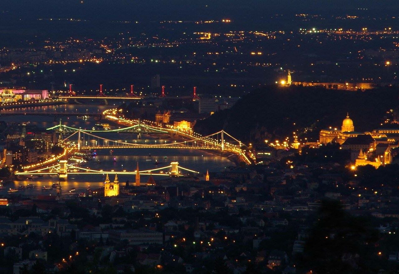 Descubra estas rutas de senderismo nocturnas escondidas por Budapest - Hármashatárhegy