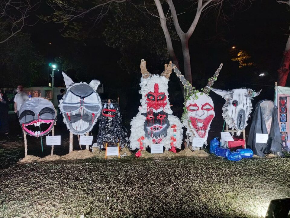 Carnaval de máscara de Busó húngaro en Delhi, India