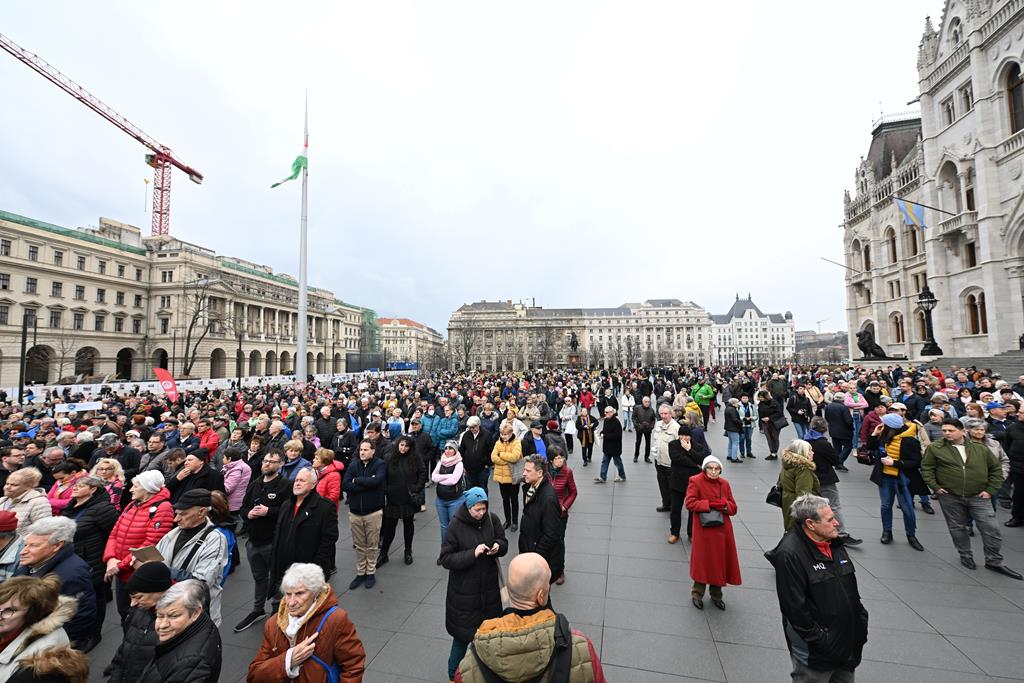 Manifestation massive d'opposition à Budapest