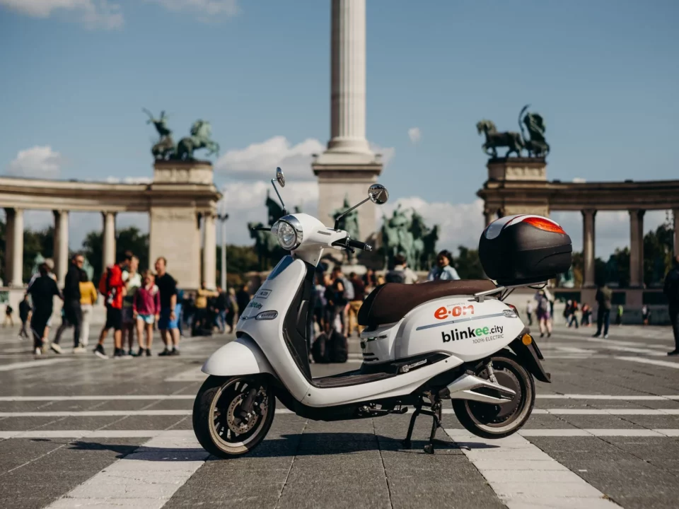 Popular Polish e-moped sharing service leaves Budapest
