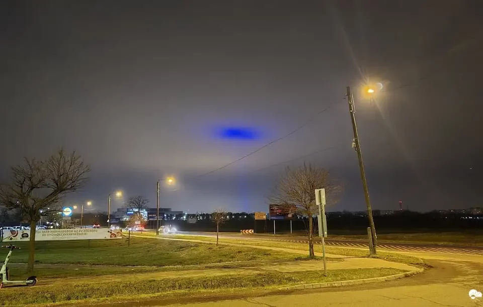 UFO over Budapest - Mystical blue light appeared on the sky