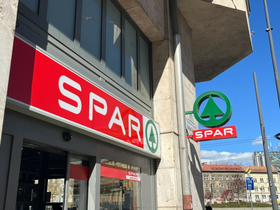 spar retail chain shopping easter opening
