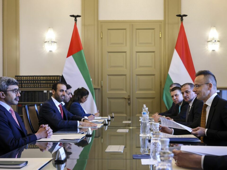 Le ministre des Affaires étrangères des Émirats arabes unis à Budapest en Hongrie